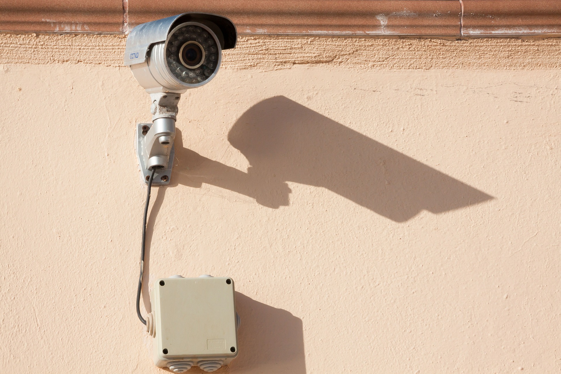 surveillance-camera-573532_1920
